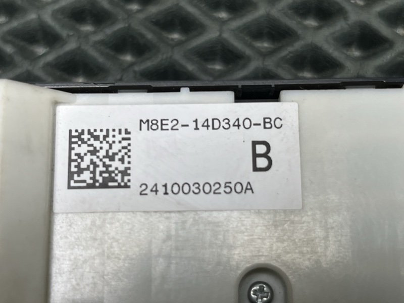 Кнопка складывания сидений Land Rover Range Rover Sport (L461, 2025г.)