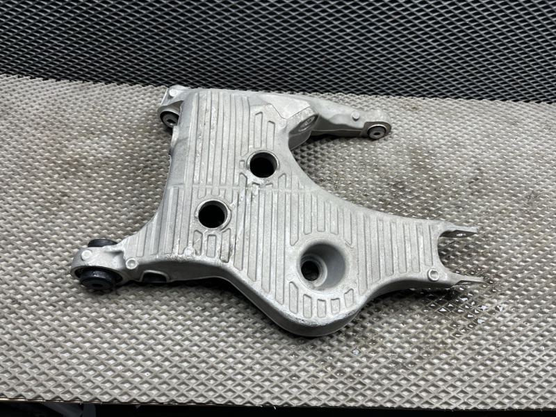 Рычаг нижний Land Rover Range Rover Sport (L494, 2020г.)