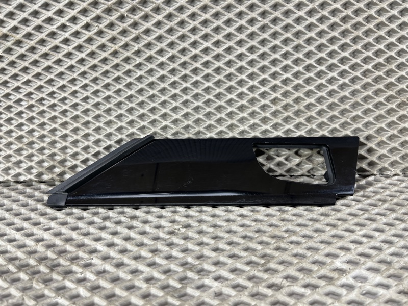 Декоративная накладка двери Land Rover Range Rover Sport (L461, 2024г.)