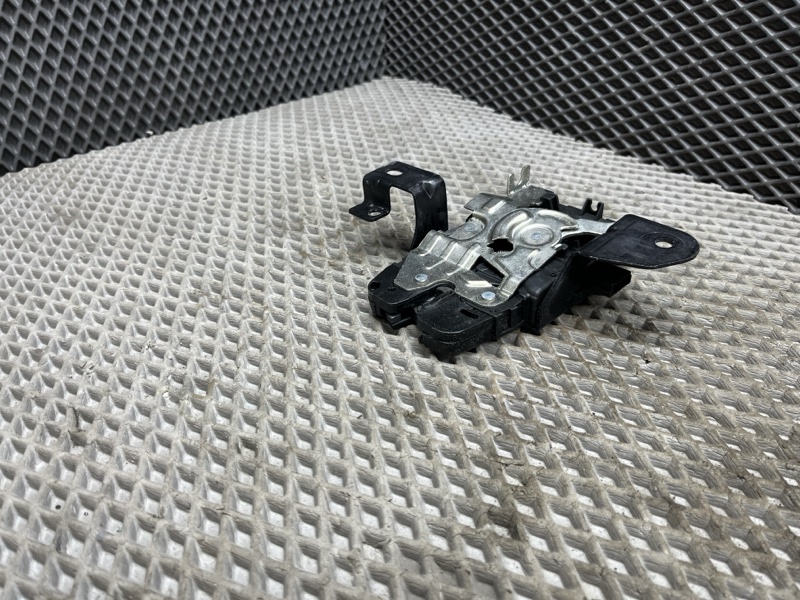 Замок крышки багажника Land Rover Range Rover (L405, 2019г.)
