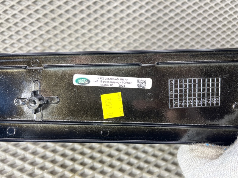 Декоративная накладка двери Land Rover Range Rover Sport (L461, 2024г.)