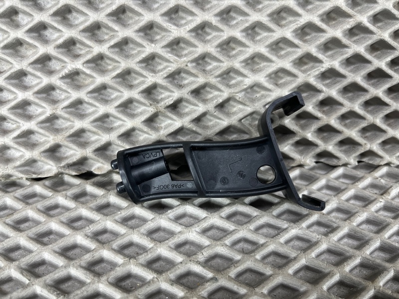 Держатель направляющей стекла Land Rover Range Rover Sport (L461, 2024г.)