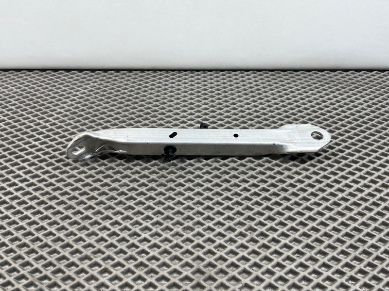 Кронштейн (крепление) Land Rover Range Rover Sport (L461, 2023г.)