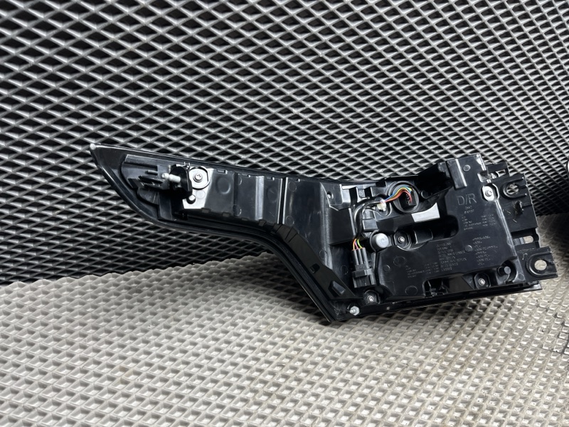 Фонари рестайлинг Land Rover Range Rover Sport (L494, 2020г.)