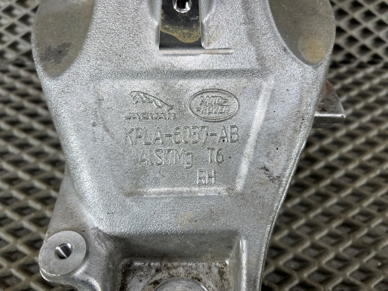 Опора двигателя Land Rover Defender (L663, 2020г.)