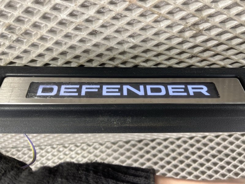 Накладка на порог с подсветкой (комплект) Land Rover Defender (L663, 2020г.)