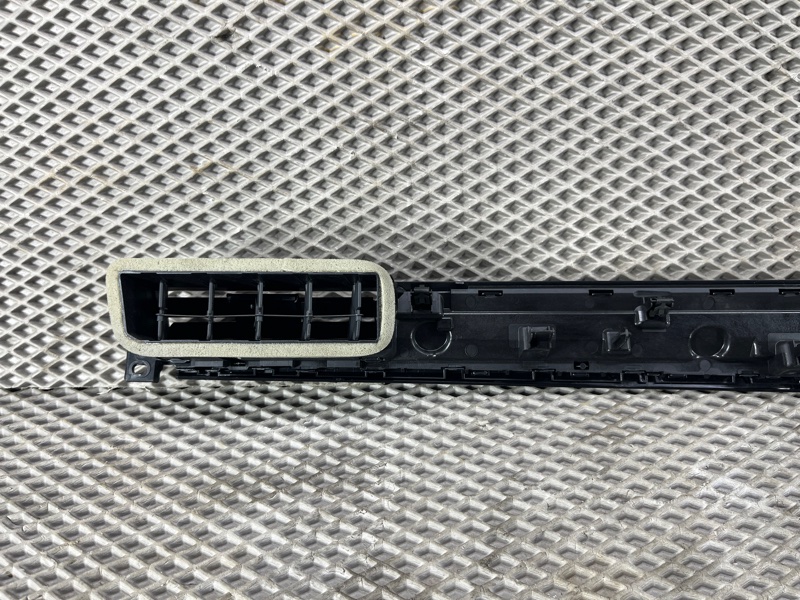 Дефлектор обдува салона центральный Land Rover Range Rover Sport (L461, 2024г.)