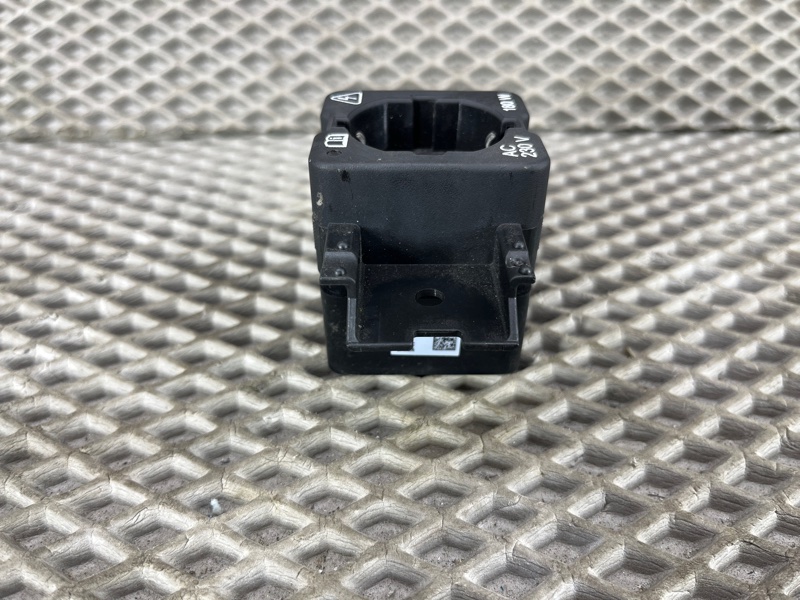 Розетка Land Rover Range Rover Sport (L461, 2024г.)