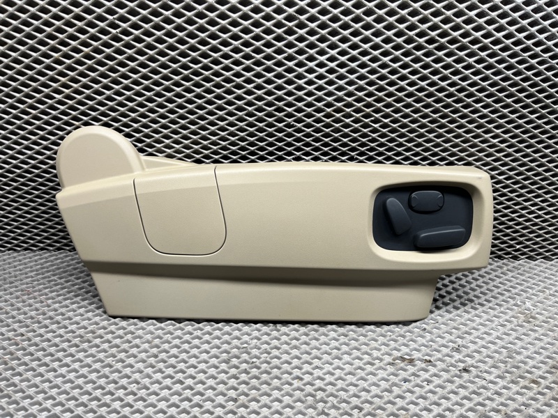 Заглушка крепления сиденья Land Rover Range Rover Sport (L320, 2011г.)