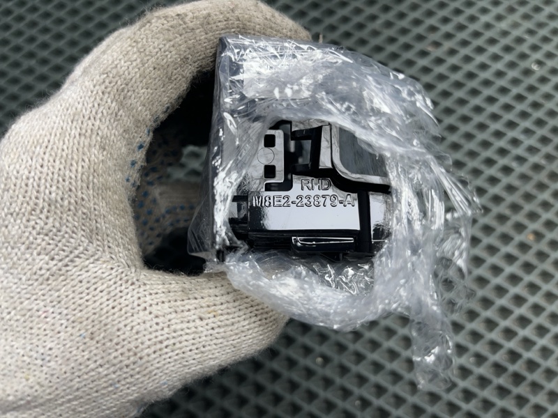 Кнопка стеклоподъемника Land Rover Range Rover Sport (L461, 2025г.)