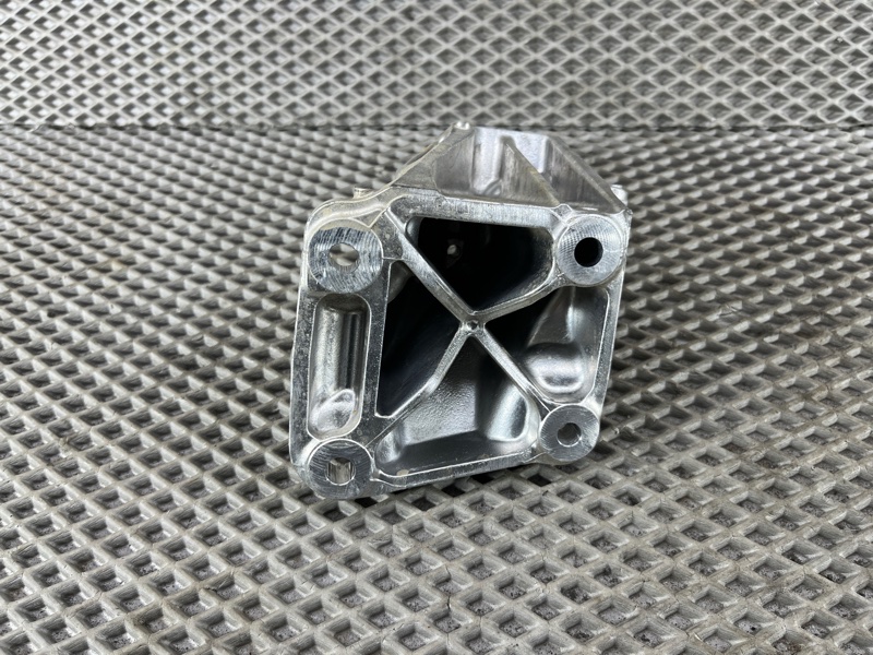 Опора двигателя Land Rover Defender (L663, 2020г.)