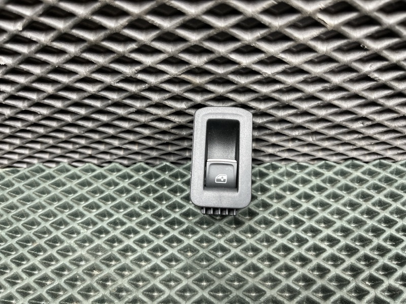 Кнопка стеклоподъемника Volkswagen Tiguan (MK2, 2018г.)