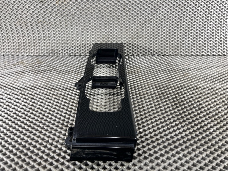 Накладка на фару Land Rover Defender (L663, 2020г.)
