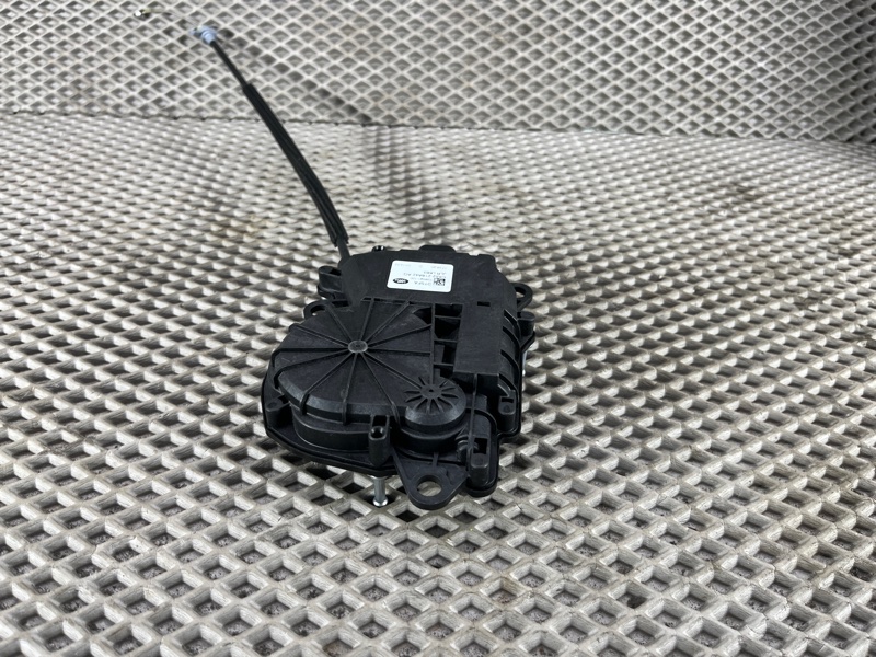 Доводчик двери багажника Land Rover Defender (L663, 2020г.)