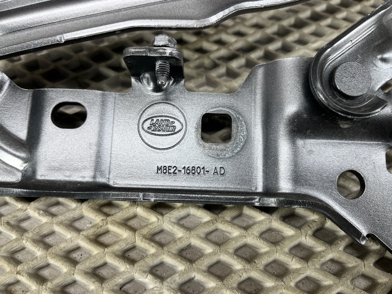 Петля капота Land Rover Range Rover Sport (L461, 2024г.)
