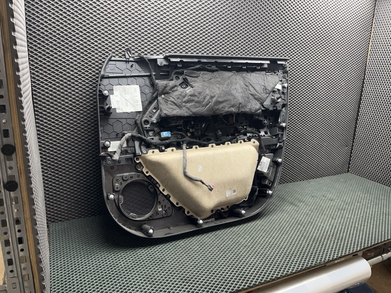 Обивка двери Land Rover Range Rover Sport (L461, 2025г.)