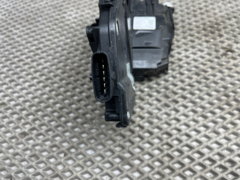 Замок двери Land Rover Discovery Sport (L550, 2020г.)