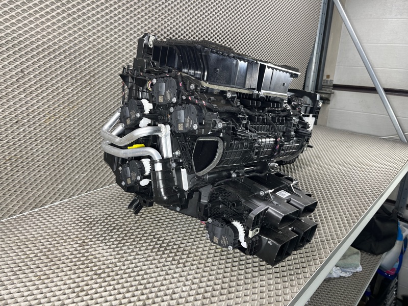 Отопитель в сборе (печка) Land Rover Range Rover Sport (L461, 2024г.)