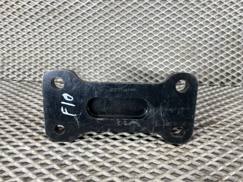Петля буксировочная Land Rover Defender (L663, 2020г.)