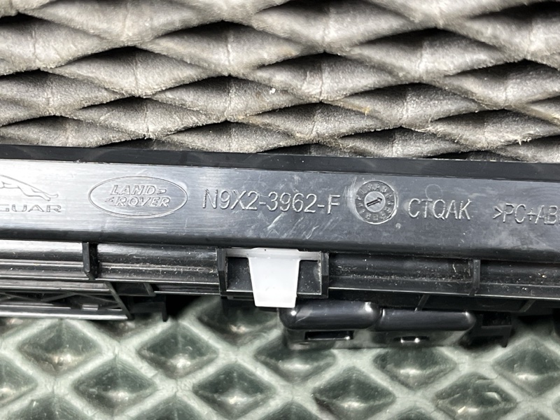 Подсветка центральной консоли Land Rover Range Rover Sport (L461, 2025г.)