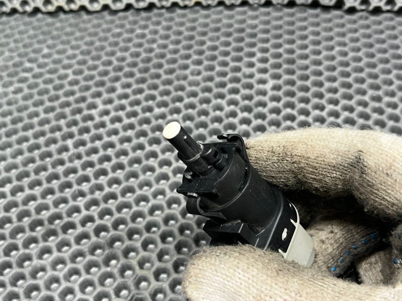 Выключатель концевой (концевик) Land Rover Range Rover Evoque (L538, 2013г.)