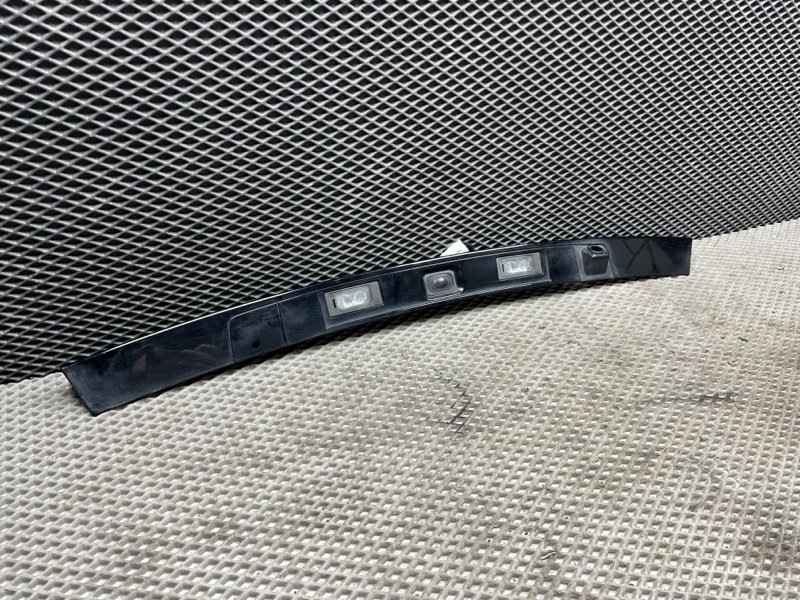 Молдинг крышки багажника Land Rover Discovery Sport (L550, 2018г.)