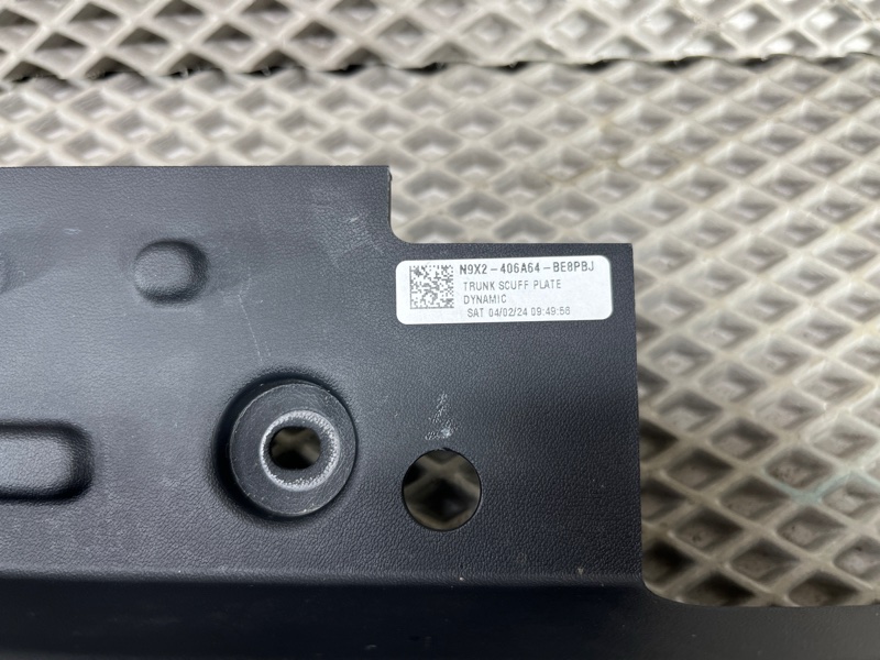 Накладка на порог багажника Land Rover Range Rover Sport (L461, 2024г.)