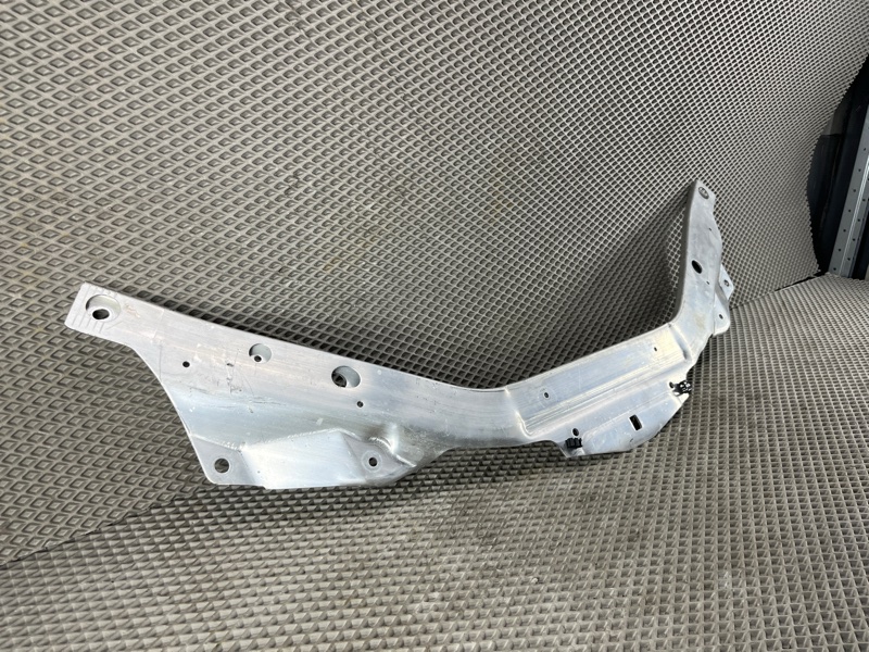 Распорка кузова Land Rover Range Rover Sport (L461, 2024г.)