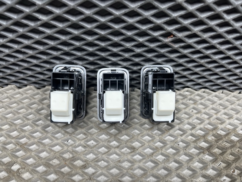 Кнопка стеклоподъемника Land Rover Range Rover Sport (L494, 2020г.)