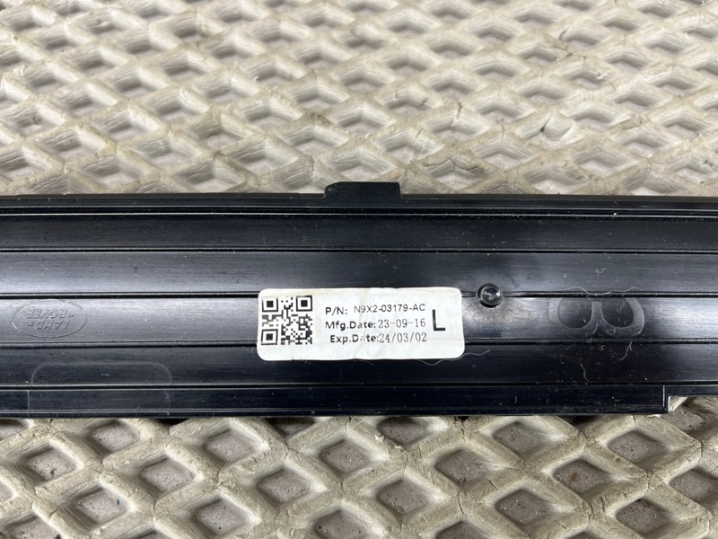Крепление накладки лобового стекла Land Rover Range Rover Sport (L461, 2024г.)