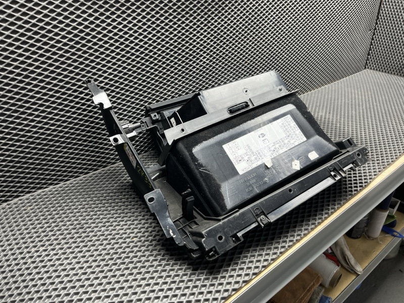 Бардачок Land Rover Discovery 3 (L319, 2007г.)