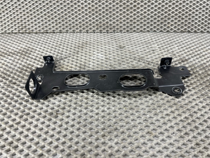 Кронштейн крыла Land Rover Range Rover Sport (L461, 2024г.)