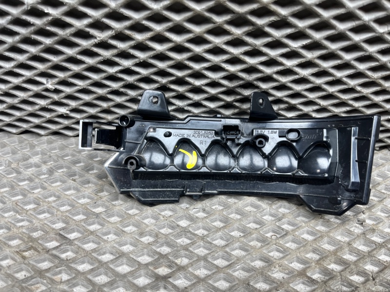 Повторитель поворота в зеркало Land Rover Discovery Sport (L550, 2020г.)
