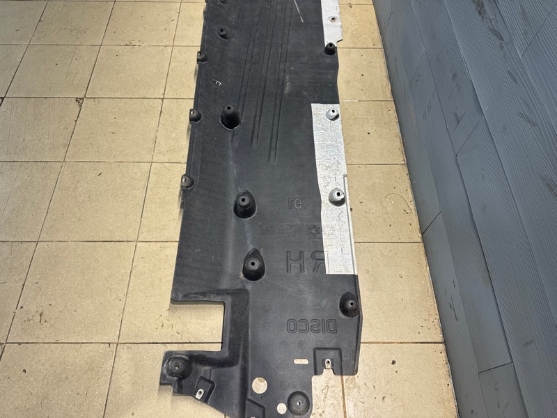 Защитный пластик днища Land Rover Discovery Sport (L550, 2020г.)