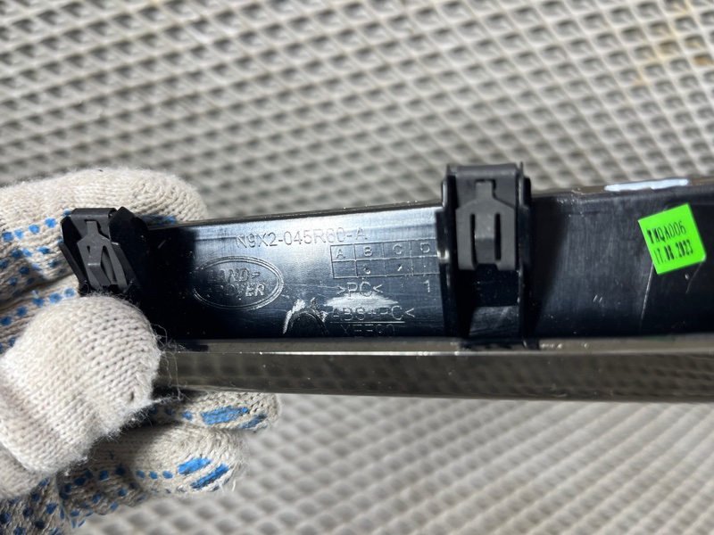 Декоративная накладка торпедо Land Rover Range Rover Sport (L461, 2024г.)