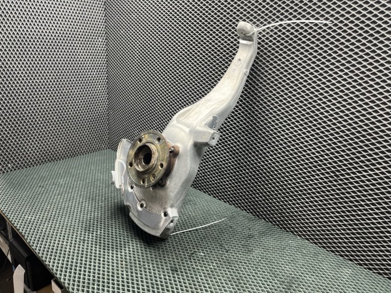 Кулак Land Rover Range Rover Sport (L461, 2025г.)