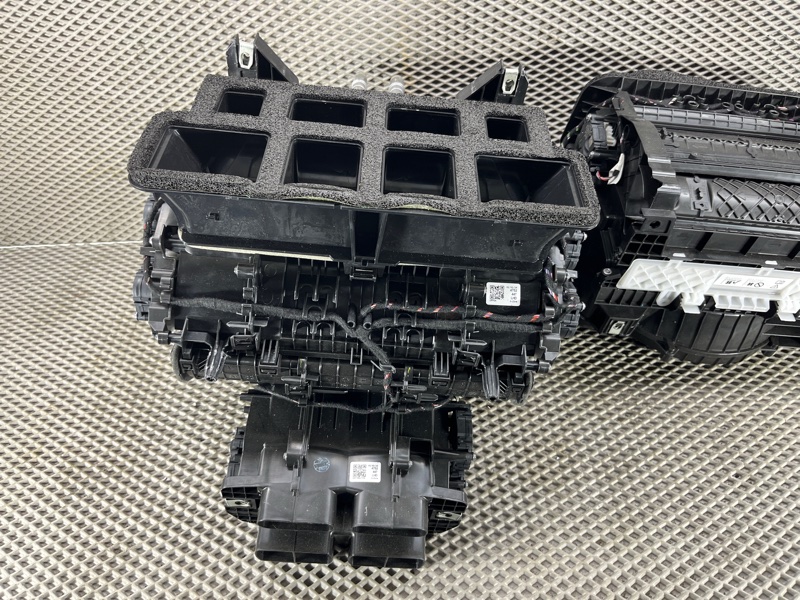 Отопитель в сборе (печка) Land Rover Range Rover Sport (L461, 2024г.)