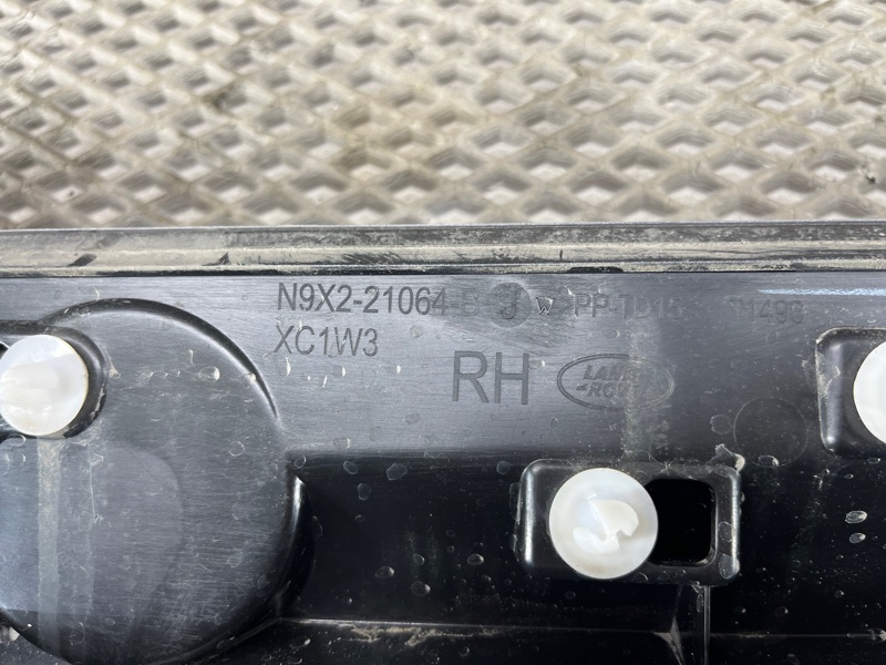 Молдинг двери Land Rover Range Rover Sport (L461, 2024г.)