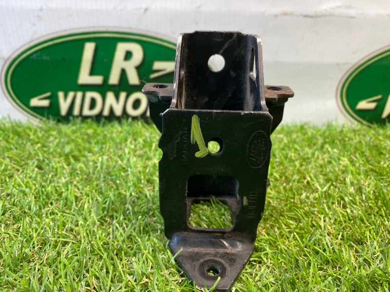 Крепление радиатора Land Rover Range Rover Velar (L560, 2020г.)