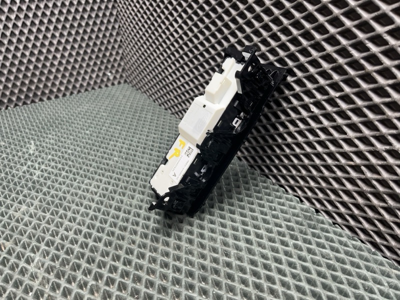 Блок управления стеклоподъемниками Land Rover Range Rover Sport (L461, 2025г.)