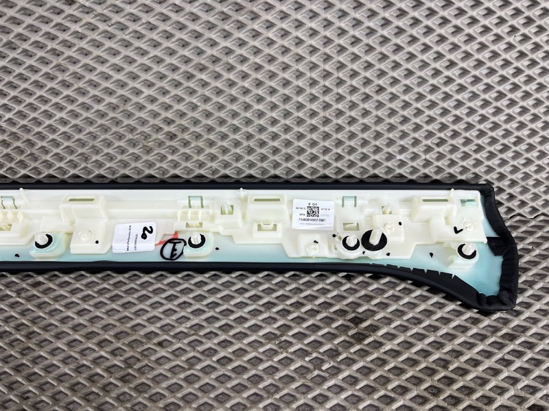 Подлокотник двери Land Rover Defender (L663, 2020г.)