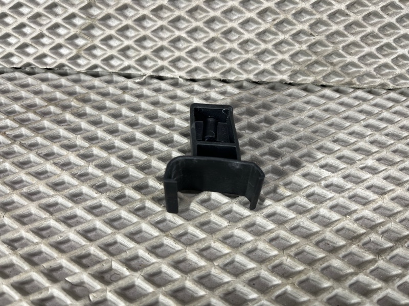 Держатель направляющей стекла Land Rover Range Rover Sport (L461, 2024г.)