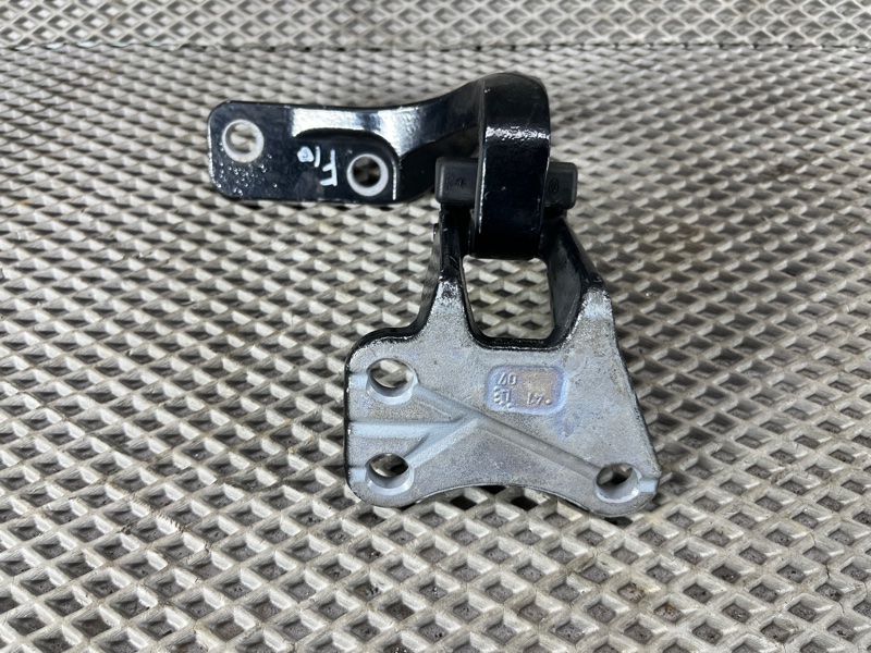 Петля крышки багажника Land Rover Defender (L663, 2020г.)