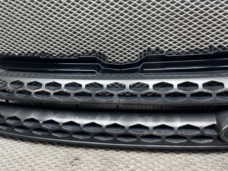 Решетка радиатора Land Rover Range Rover Evoque (L538, 2017г.)