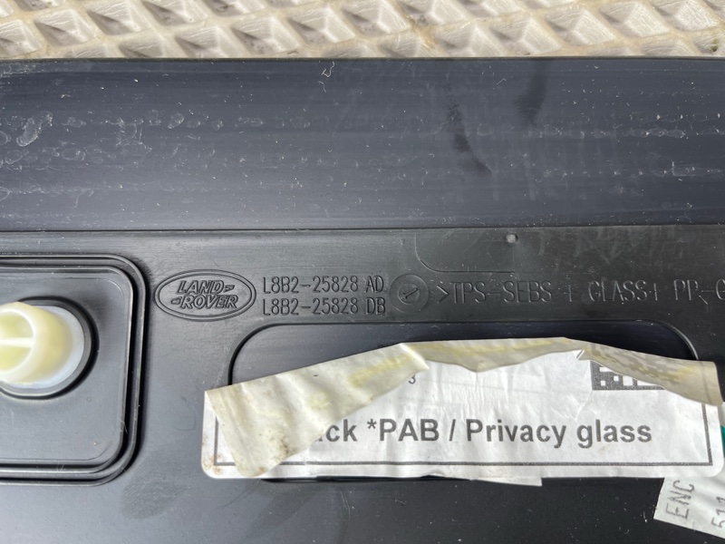 Форточка двери Land Rover Defender (L663, 2020г.)