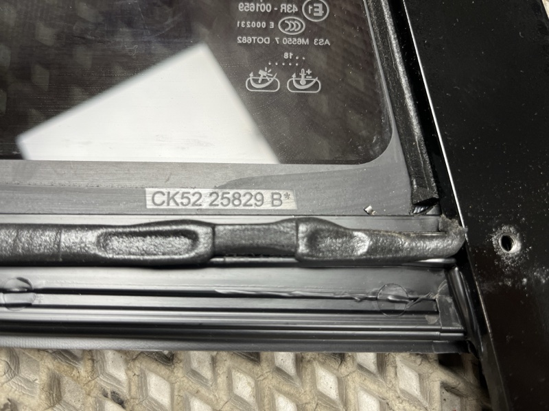 Форточка двери Land Rover Range Rover (L405, 2019г.)