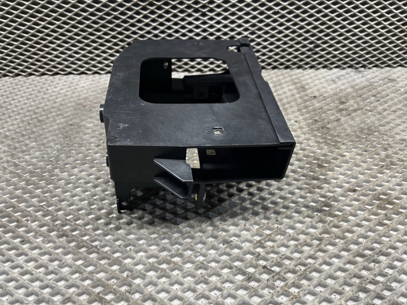 Кронштейн (крепление) Land Rover Range Rover Sport (L461, 2024г.)