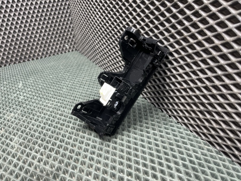 Кнопка стеклоподъемника Land Rover Range Rover Sport (L461, 2025г.)