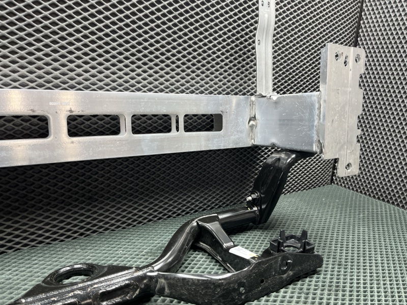 Усилитель бампера Land Rover Range Rover Sport (L461, 2025г.)