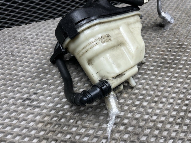 Бачок антикрена Land Rover Range Rover Sport (L494, 2020г.)